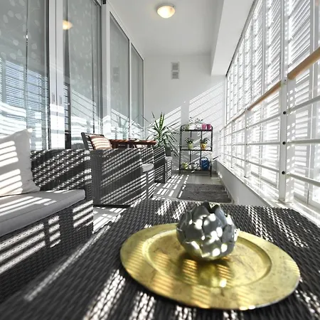 Lari Apartament *