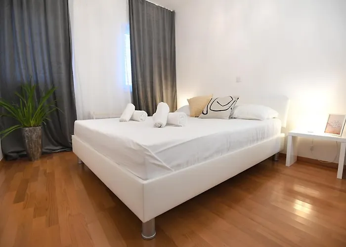 Lari Apartman Zára